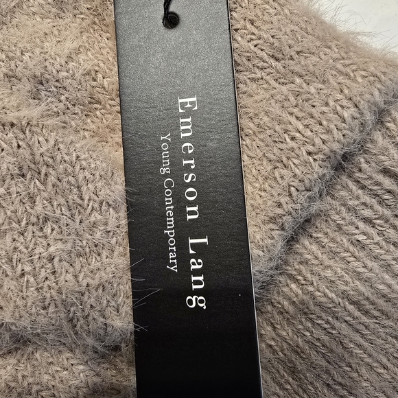 Exquisite Beige V-Neck Sweater by Emerson Lang XL - Picture 4 of 7